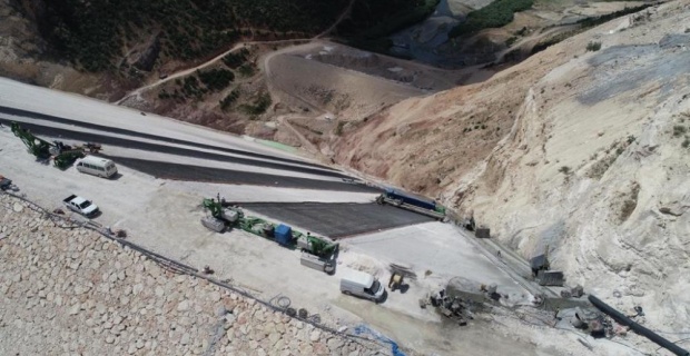 Silvan Barajında ön yüz beton imalatına başlandı