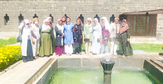 40 kadın Diyarbakır’ı gezdi