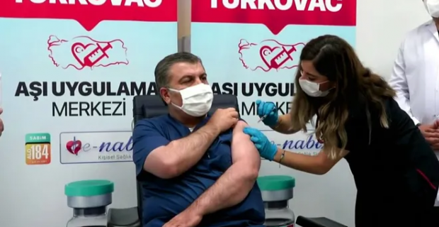 Bakan Koca, Turkovac aşısı yaptırdı