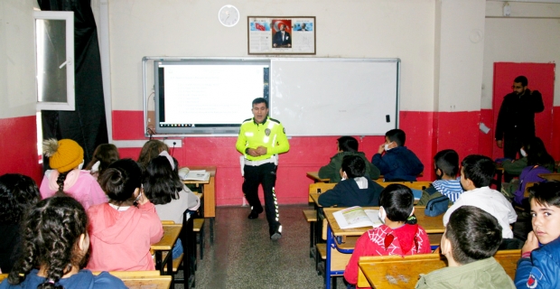 Polisten öğrencilere güvenlik eğitimi