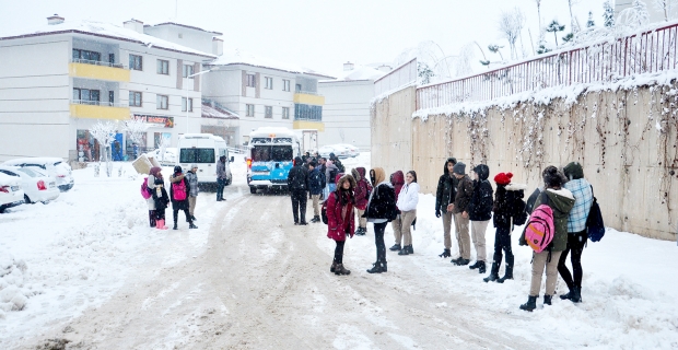 Yüksekova’da kar tatili