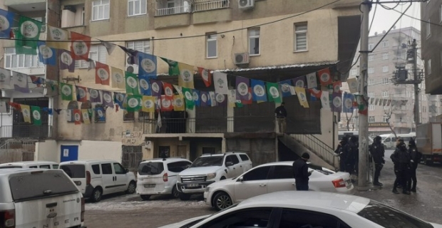 DBP Diyarbakır il binasına baskın