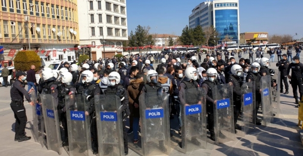 Diyarbakır'daki 15 Şubat protestosuna polis engeli