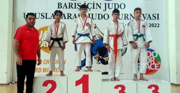 Diyarbakır Büyükşehir Belediyesi sporcuları judoda başarı elde etti
