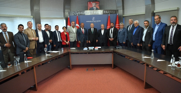 AKP Silvan ilçe eski başkanı yönetimi ile birlikte CHP’ye katıldı