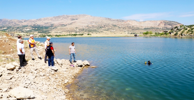 Balıkadamlar Dicle Barajı’nı temizledi