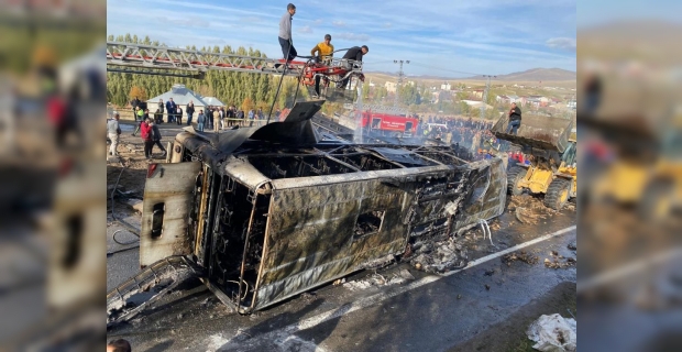 Ağrı’da tanker yolcu otobüsüyle çarpıştı: 7 ölü, 8 yaralı