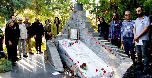 Kürt şair Arjen Arî mezarı başında anıldı