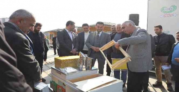 Diyarbakır'da bal üreticilerine ekipman desteği sağlandı