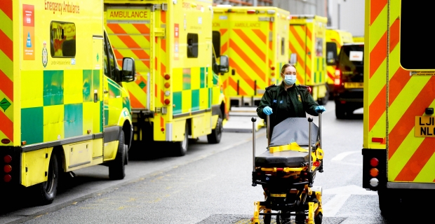 İngiltere'de ambulans çalışanlarından grev çağrısı