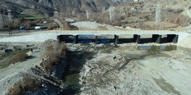 Diyarbakır’da 3 ilçeyi birleştiren köprü