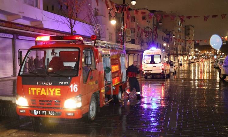 Diyarbakır'da 2 çocuk alevlerin ortasında kaldı 